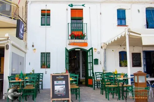 Beachfront dining at L'Espineta in Calafell
