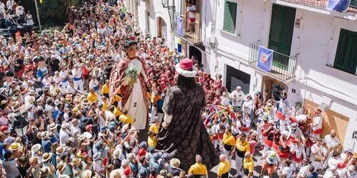 The whitewashed streets of Sitges