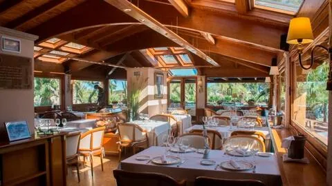 A seafront restaurant in Vilanova's port